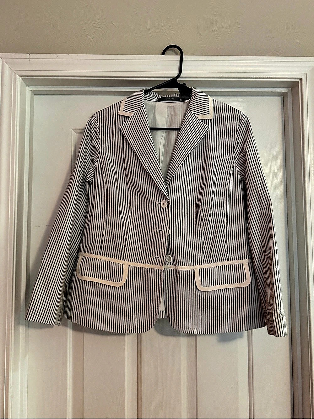 Liz Claiborne Striped Blazer in navy & White Like New